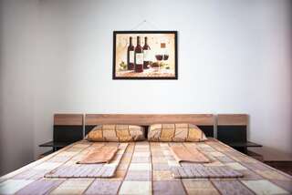 Гостиница Лоза Судак Двухместный номер Делюкс с 1 кроватью или 2 отдельными кроватями и видом на бассейн-2