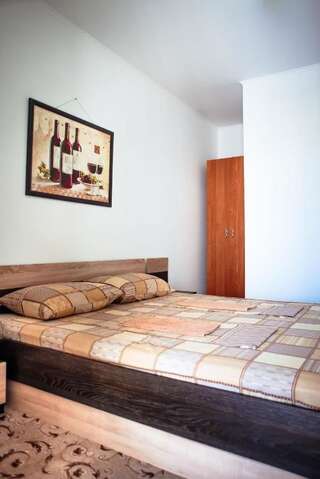 Гостиница Лоза Судак Двухместный номер Делюкс с 1 кроватью или 2 отдельными кроватями и видом на бассейн-3