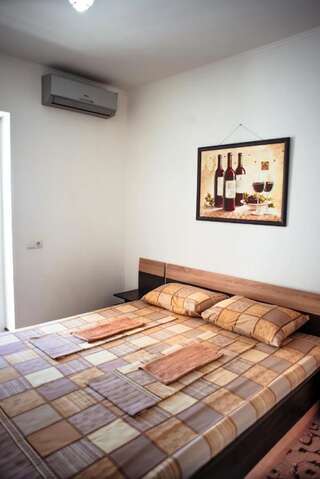 Гостиница Лоза Судак Двухместный номер Делюкс с 1 кроватью или 2 отдельными кроватями и видом на бассейн-5